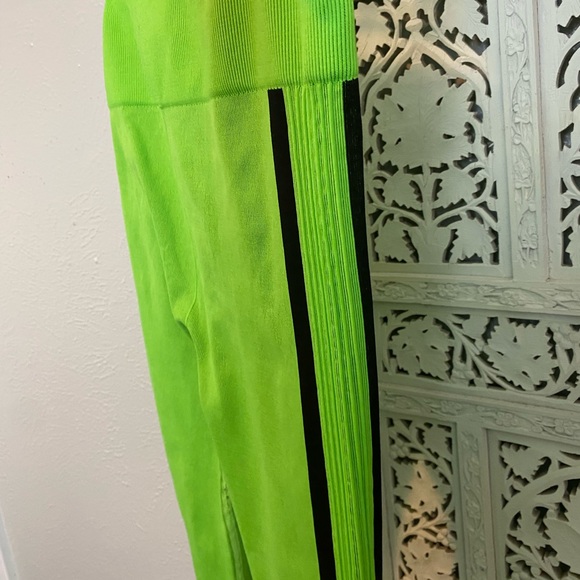Fabletics Green Leggings - Picture 2 of 4